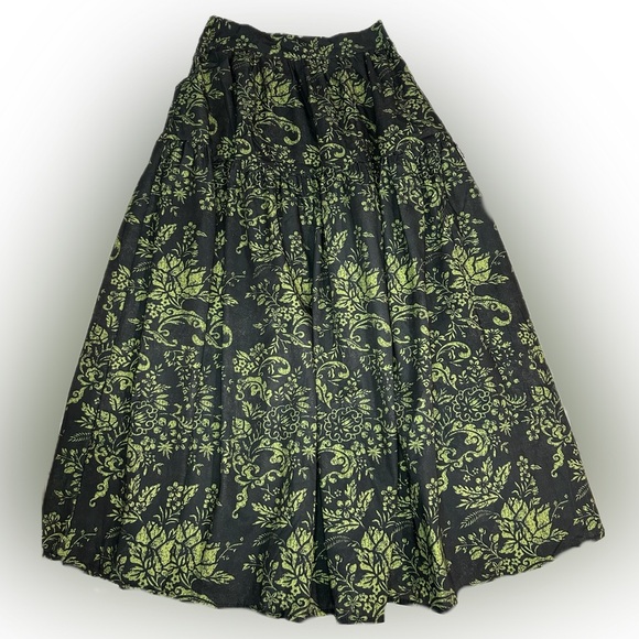 Dresses & Skirts - Elegant Black and Green Floral Women's Skirt